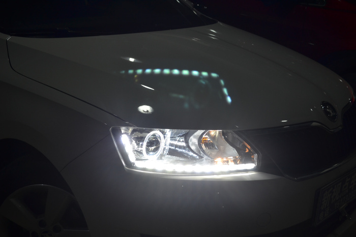 斯柯達昕銳車(chē)燈改裝氙氣燈LED日行燈