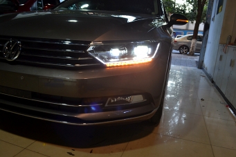 17款邁騰B8車(chē)燈改裝高配大燈總成時(shí)宇車(chē)燈