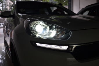 起亞傲跑車(chē)燈改裝雙光透鏡氙氣燈