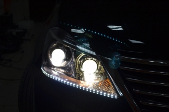 皇冠車(chē)燈改裝進(jìn)口海拉透鏡歐司朗氙氣燈