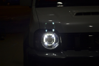 吉姆尼車(chē)燈改裝透鏡氙氣燈LED日行燈