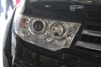 勁暢車(chē)燈改裝Q5透鏡歐司朗氙氣燈