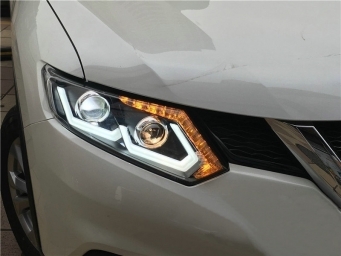 日產(chǎn)奇駿雙U大燈總成