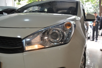 長(cháng)安奔奔車(chē)燈改裝海拉透鏡歐司朗氙氣燈重慶改燈