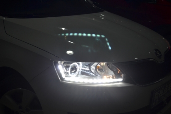 斯柯達昕銳車(chē)燈改裝氙氣燈LED日行燈